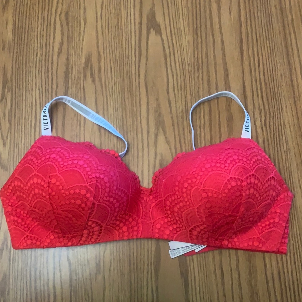 Red T-shirt bras 36DDD wireless